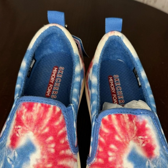 SKECHERS MEMORY FOAM red white & blue tie dye Canvas Slip ons 7.5 NWT - Picture 5 of 16